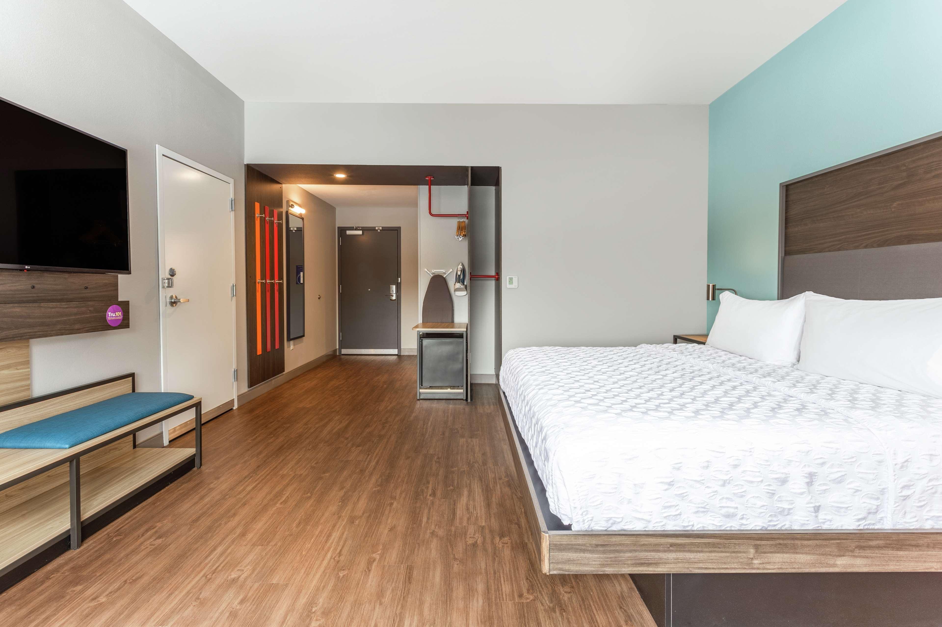 Tru By Hilton Binghamton Vestal Hotel Exterior photo